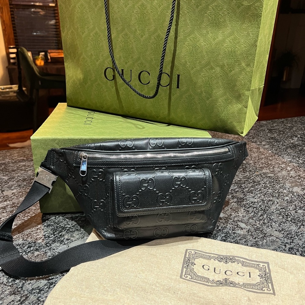 Large Gucci Embossed leather fanny pack/bum bag